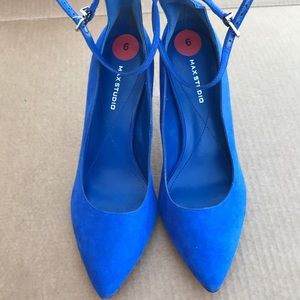 Max studio women’s pumps royal blue size 6